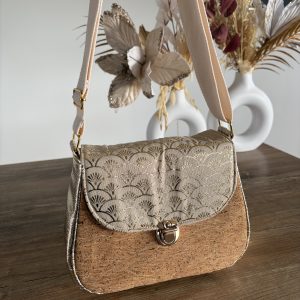 Sac à bandoulière en liège et tissu écailles dorés