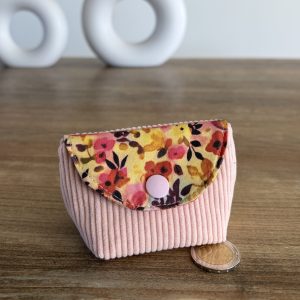 Porte-monnaie en velours côtelé rose et tissu à fleurs