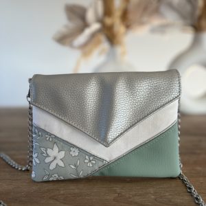 Sac de cérémonie et ou de soirée - fond blanc et simili argenté et vert et tissu à fleurs