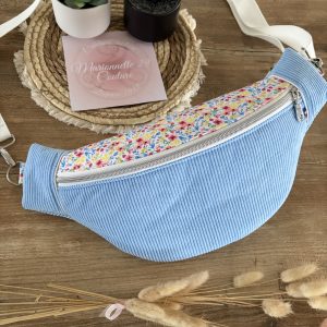 Sac banane en velours côtelé bleu et tissu à petites fleurs