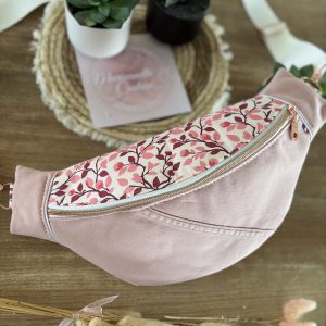 Sac banane en jean rose et tissu à feuillage rose