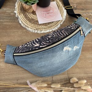 Sac banane unique et original en jean bleu foncé et tissu animal