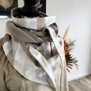 Écharpe d'hiver polaire beige et tissu à rayures crème et beige