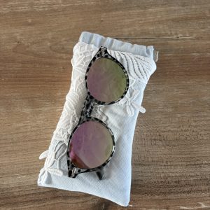 étui à lunettes en jean et dentelle