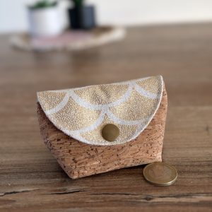 Porte-monnaie en liège et tissu écailles dorées