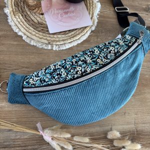 Sac banane unique et original en velours côtelé bleu pétrole et tissu à feuilles vertes