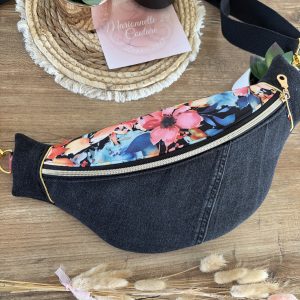 Sac banane unique et original en jean noir et tissu à fleurs multicolores
