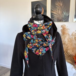 Écharpe d'hiver polaire noire et tissu à fleurs multicolores et fils lurex